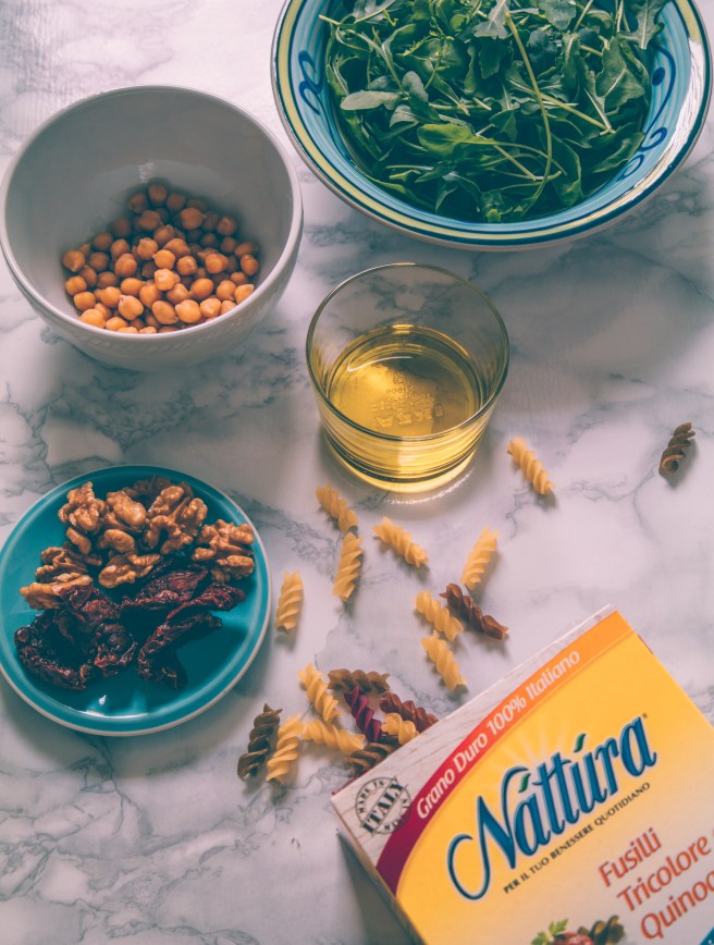Vegan pesto rucola, noci, pomodori secchi